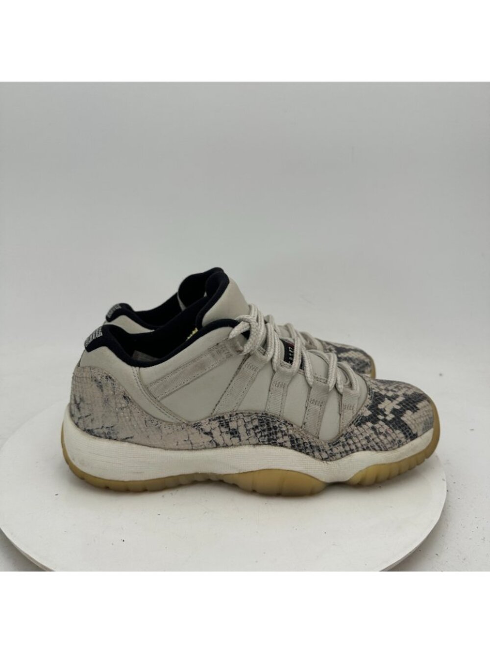 Nike Air Jordan 11 Youth Size 6Y Women 7.5 CD6847 002 Light Bone Snakeskin Shoes - Picture 4 of 10